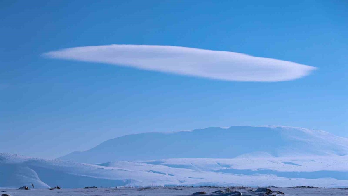 Nemrut Kalderası üzerinde mercek bulutu