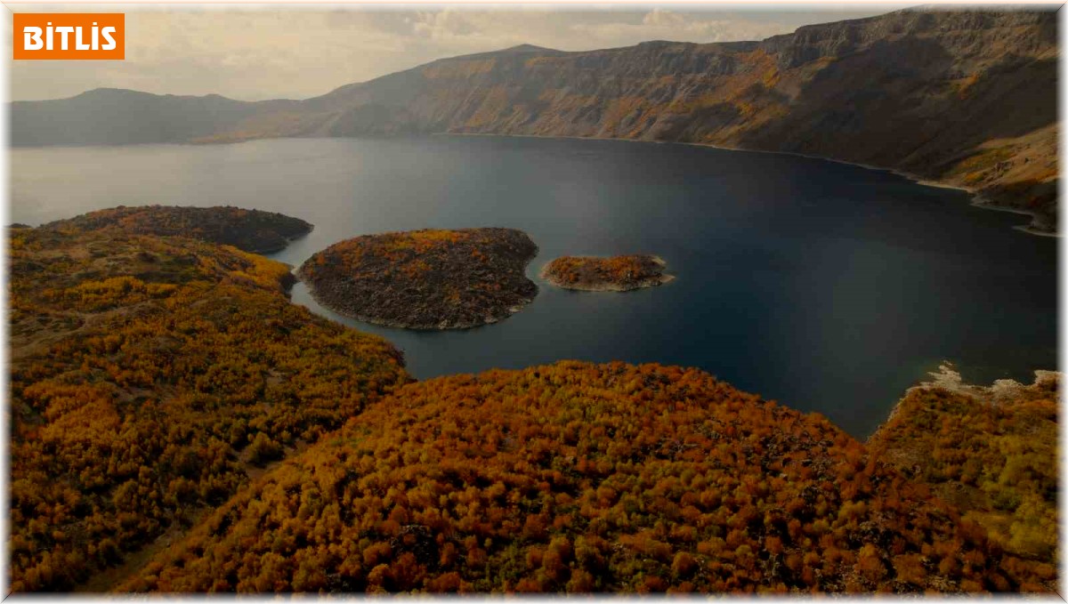 Nemrut Krater Gölü'nde eşsiz sonbahar görüntüsü