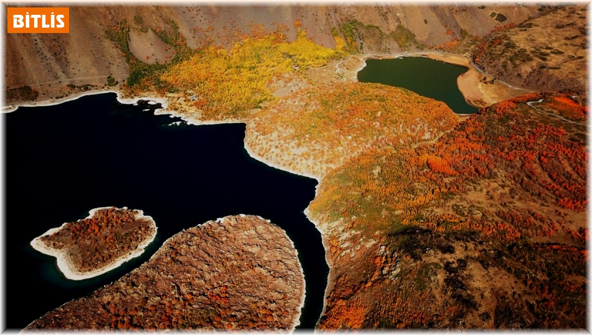 Nemrut Krater Gölü'nde sonbahar güzelliği