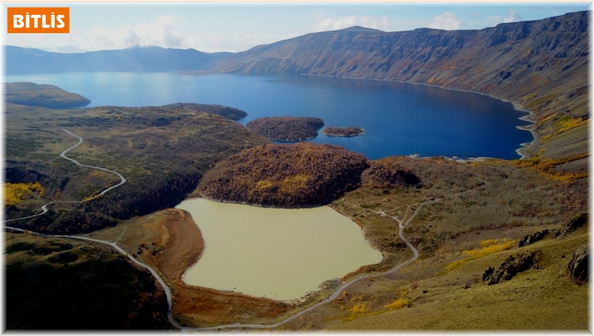 Nemrut Krater Gölü sezonun son ziyaretçilerini ağırlıyor