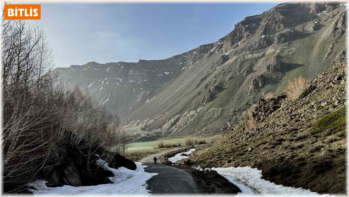 Nemrut Krater Gölü turistleri ağırlamaya başladı