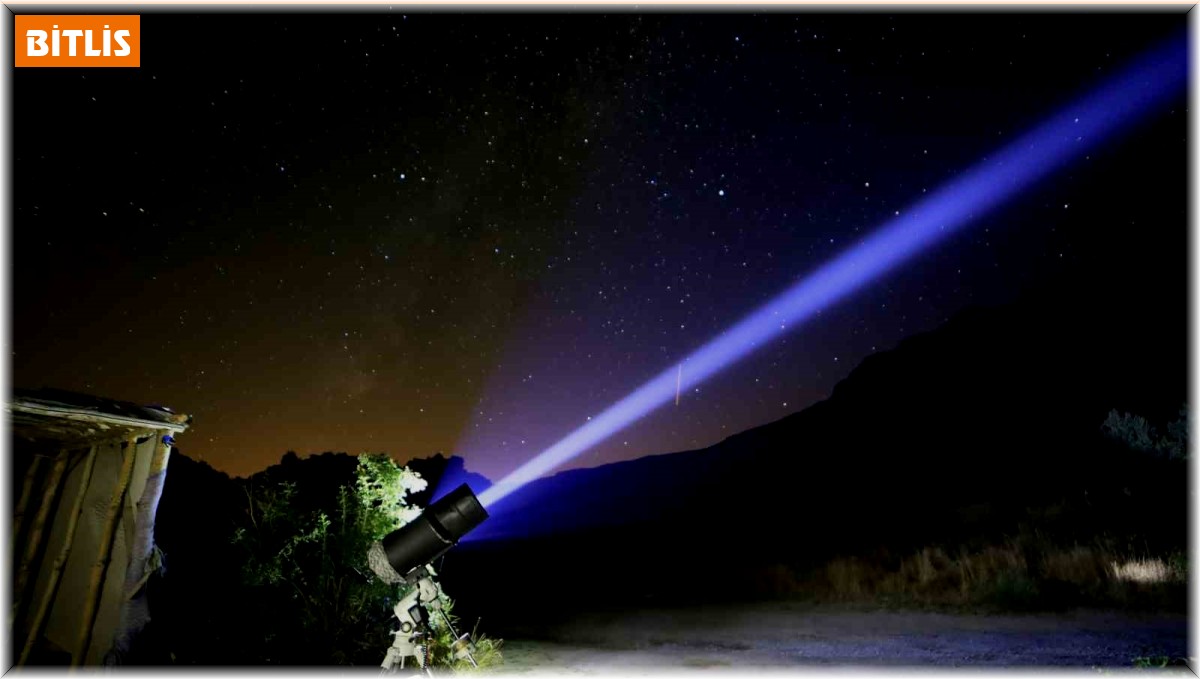 Nemrut'ta ayılar bu kez de bagajdan yiyecek çaldı