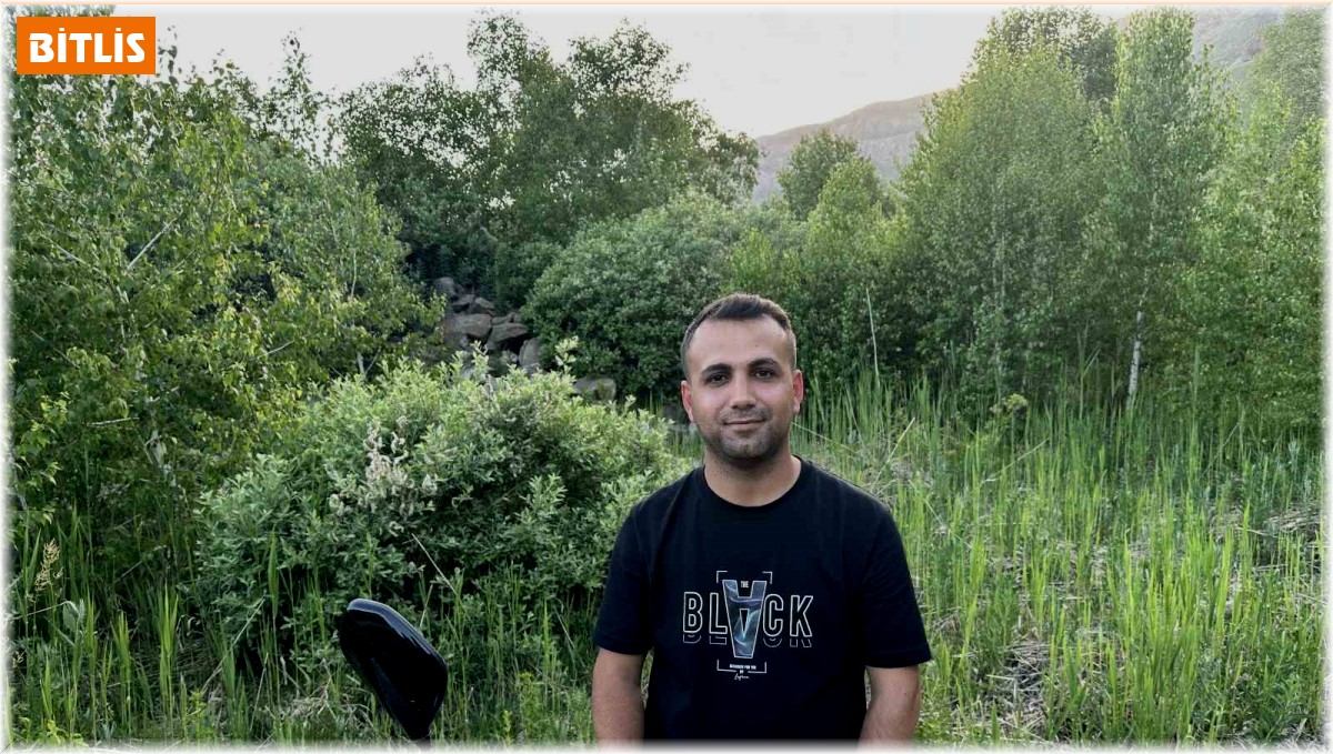 Nemrut'ta ayılar motosikletin koltuğunu parçaladı