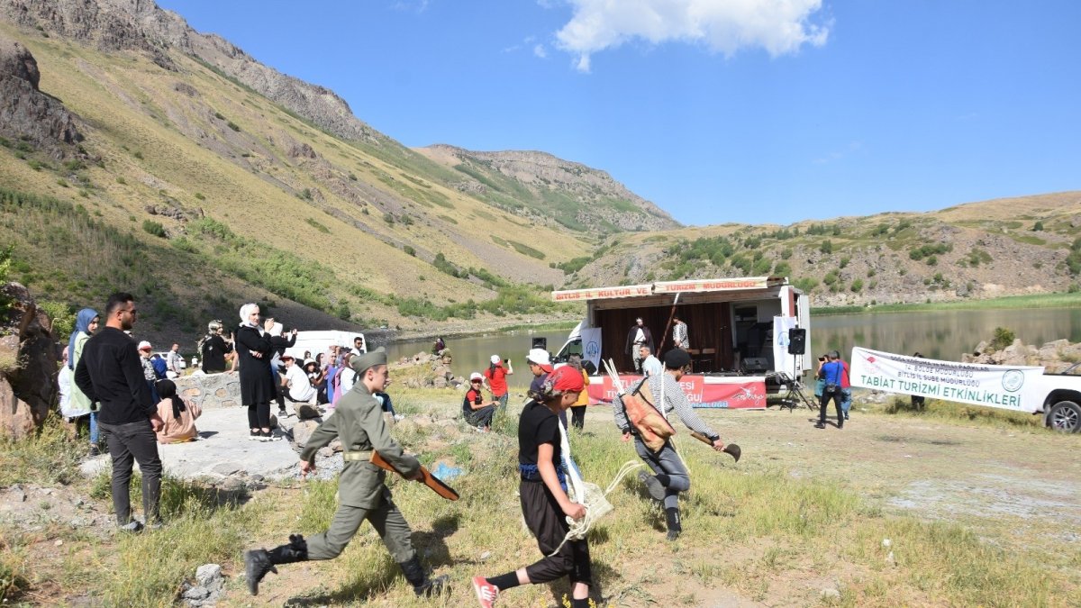 Nemrut'ta tiyatro ve müzik etkinliği