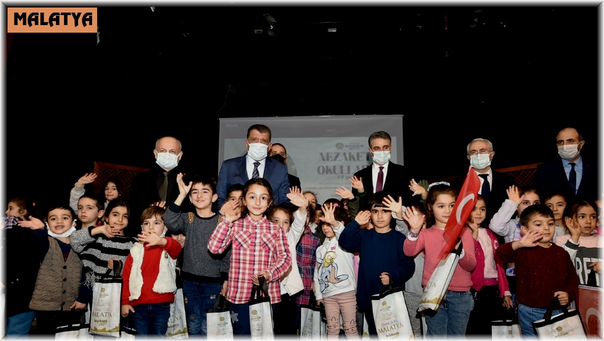 Nezaket okullarındaki öğrencilere 'ilk karnem kumpanyası' etkinliği yapıldı