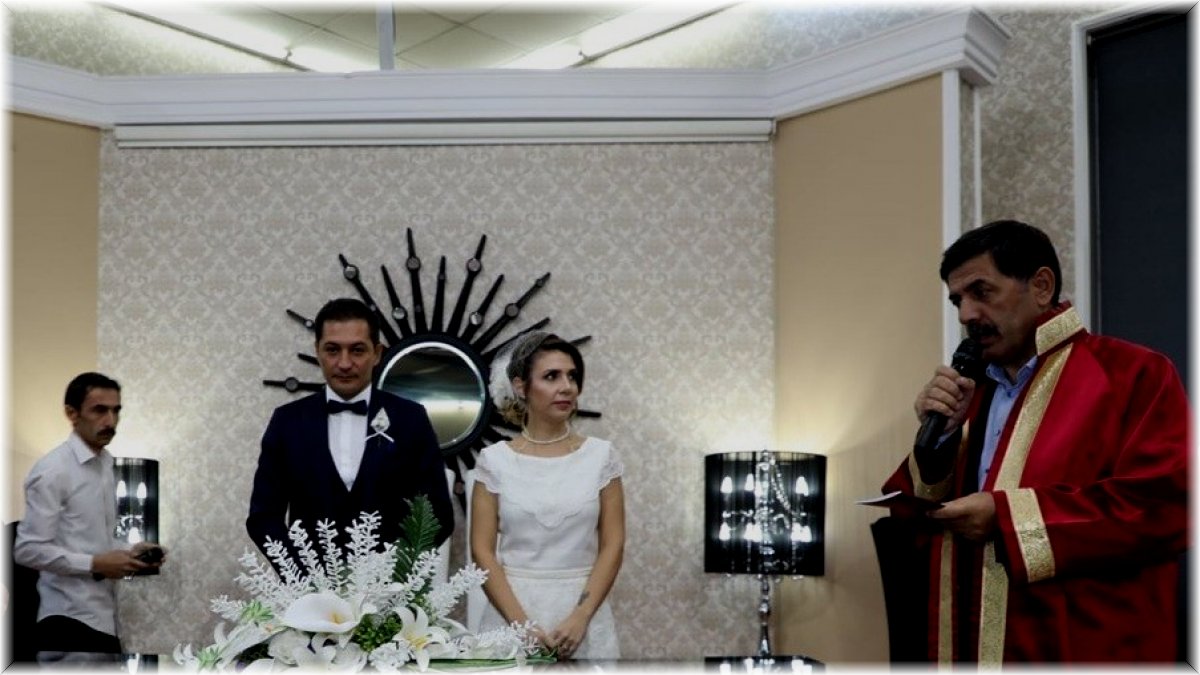 Nikah dairesi en yoğun dönemini yaşıyor