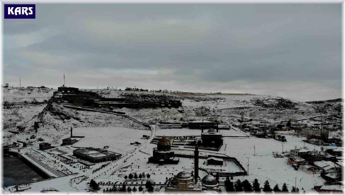 Nisan ayında beyaza bürünen Kars böyle görüntülendi