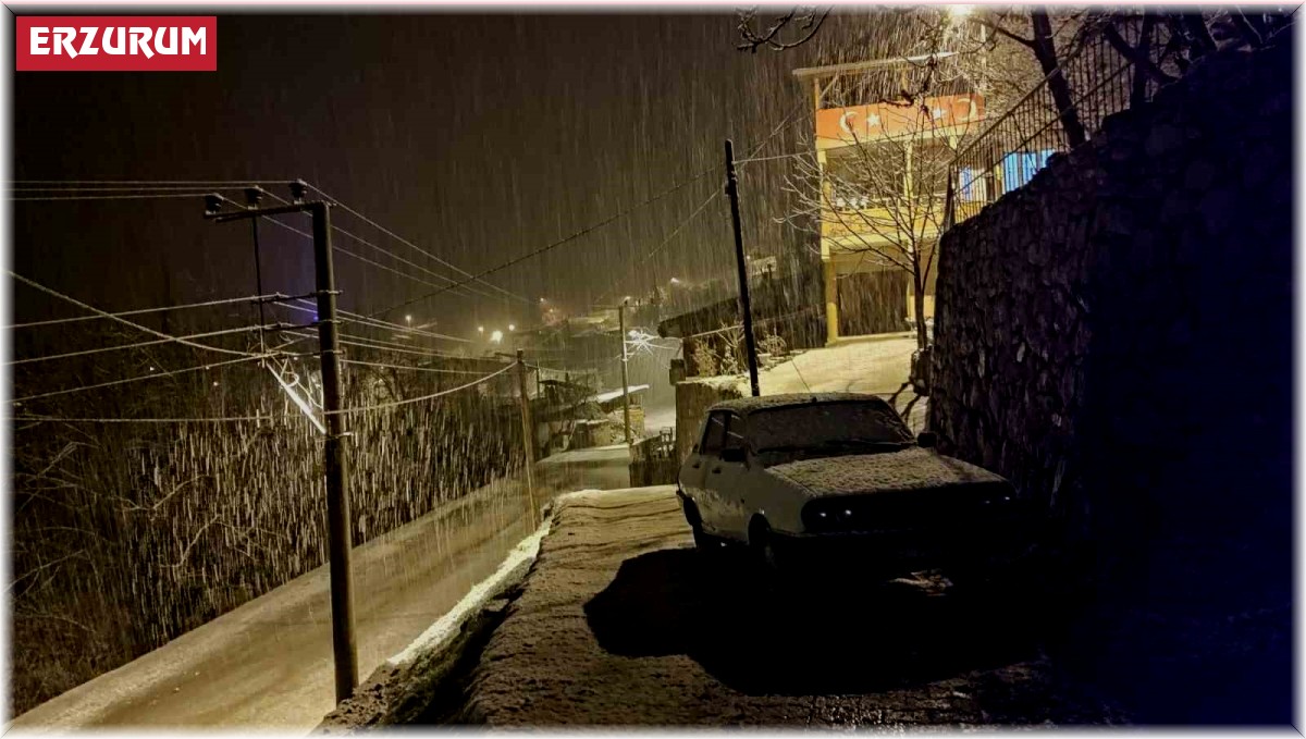 Nisan ayında, sahur vaktinde yoğun kar yağışı şaşırttı