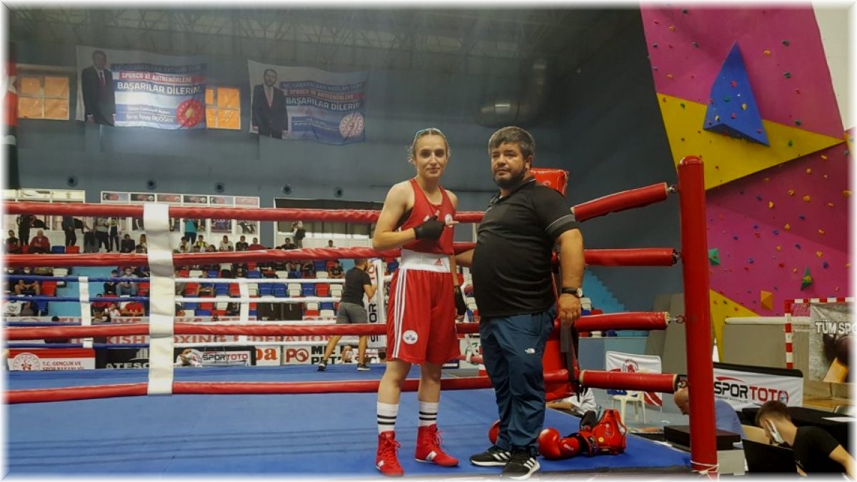 Nuri Eroğlu Büyük Erkekler ve Büyük Kadınlar Türkiye Ferdi Boks Şampiyonası'nda Elazığ rüzgarı