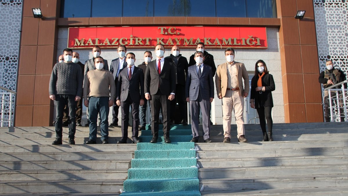 Nusaybin Kaymakamlığı görevine atanan Malazgirt Kaymakamı Yalçın, ilçede veda ziyaretleri gerçekleştirdi