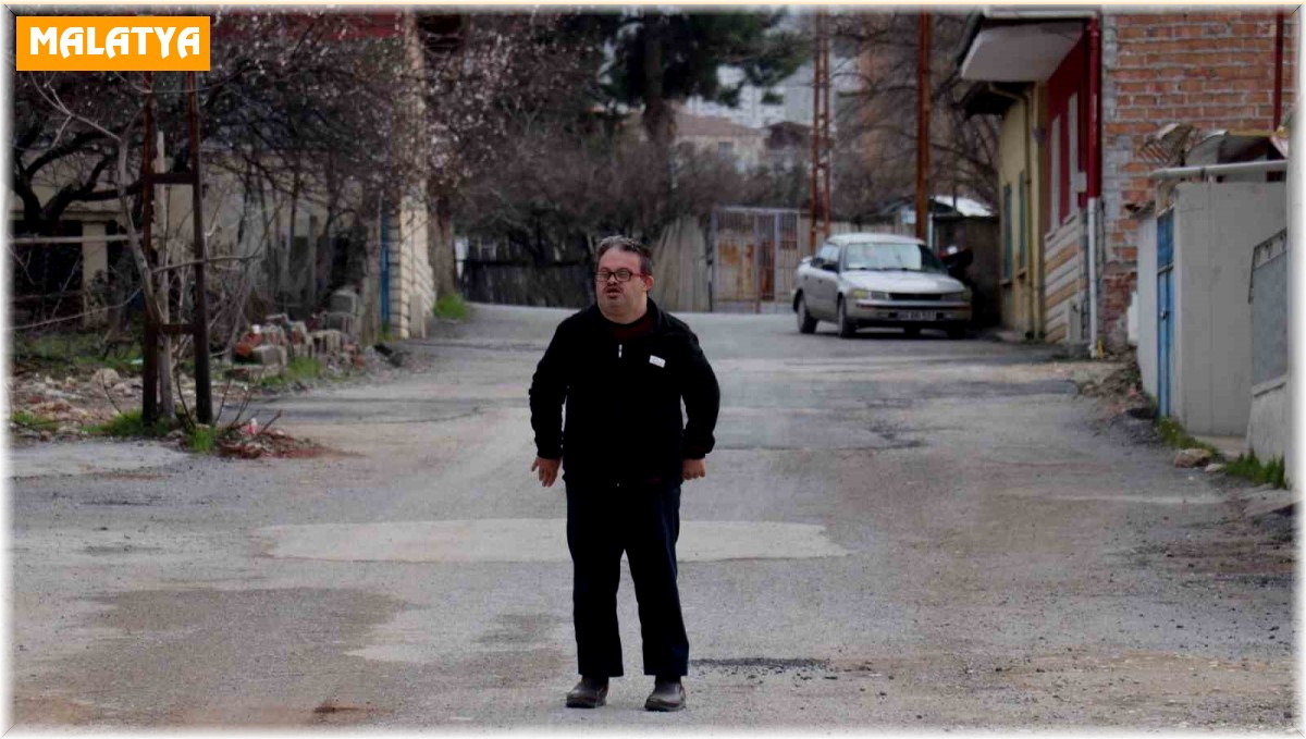 O şimdiden mahallenin gönüllü muhtarı