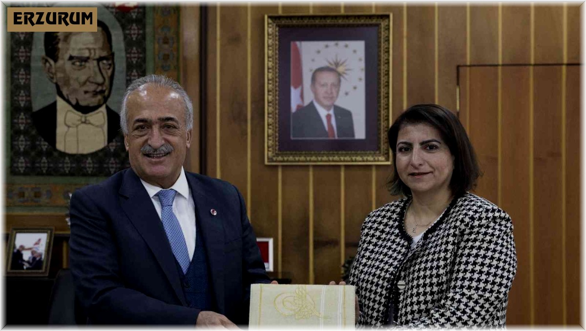 Ödüllü akademisyenler başarılarını Rektör Çomaklı ile paylaştı