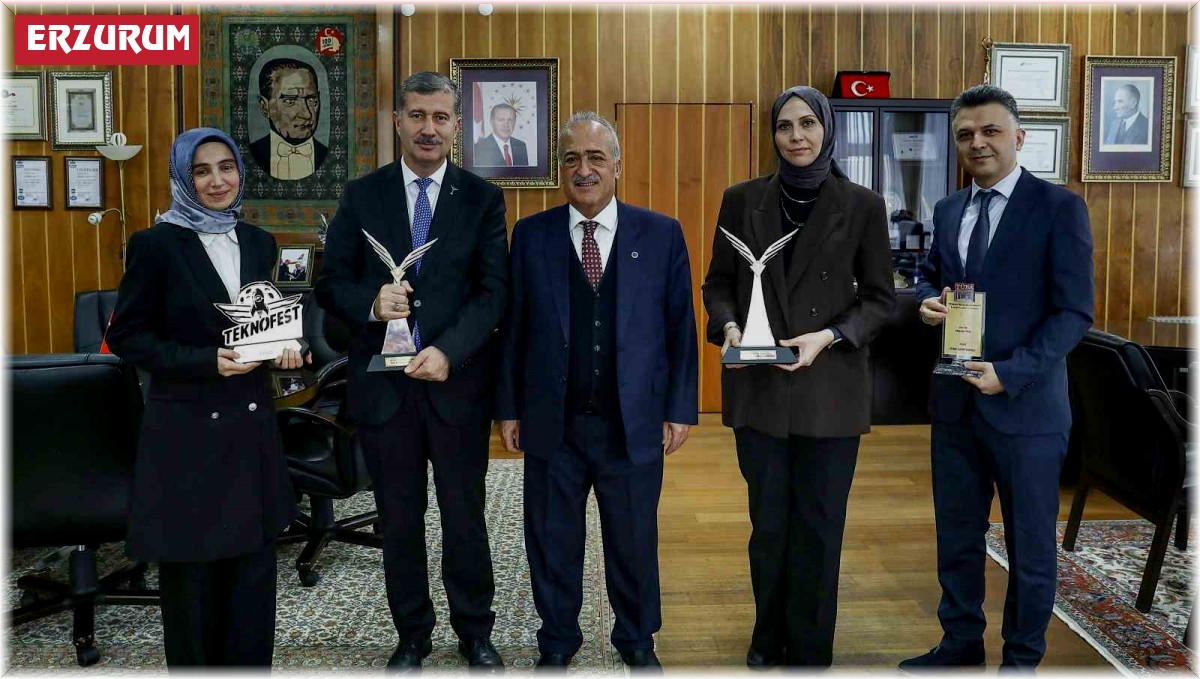 Ödüllü akademisyenlerden Rektör Çomaklı'ya ziyaret