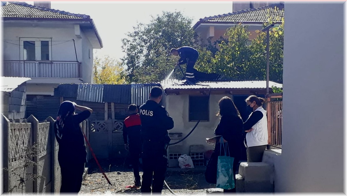 Odunlukta çıkan yangın büyümeden söndürüldü