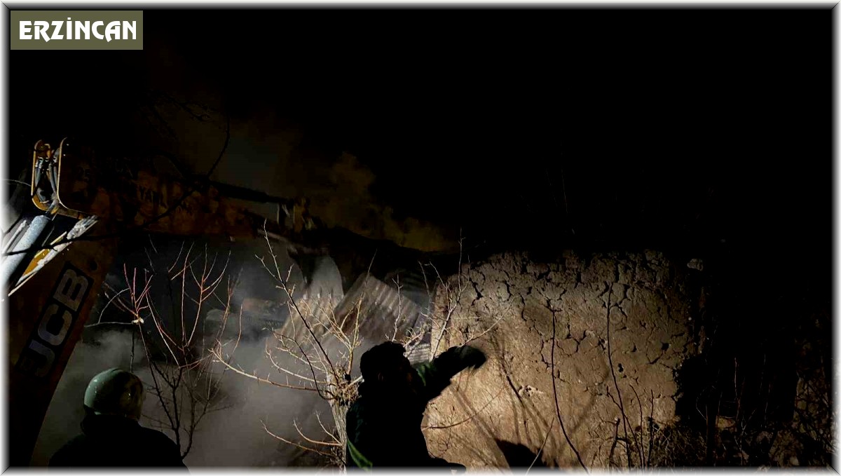 Odunlukta çıkan yangın itfaiye ekiplerince söndürüldü