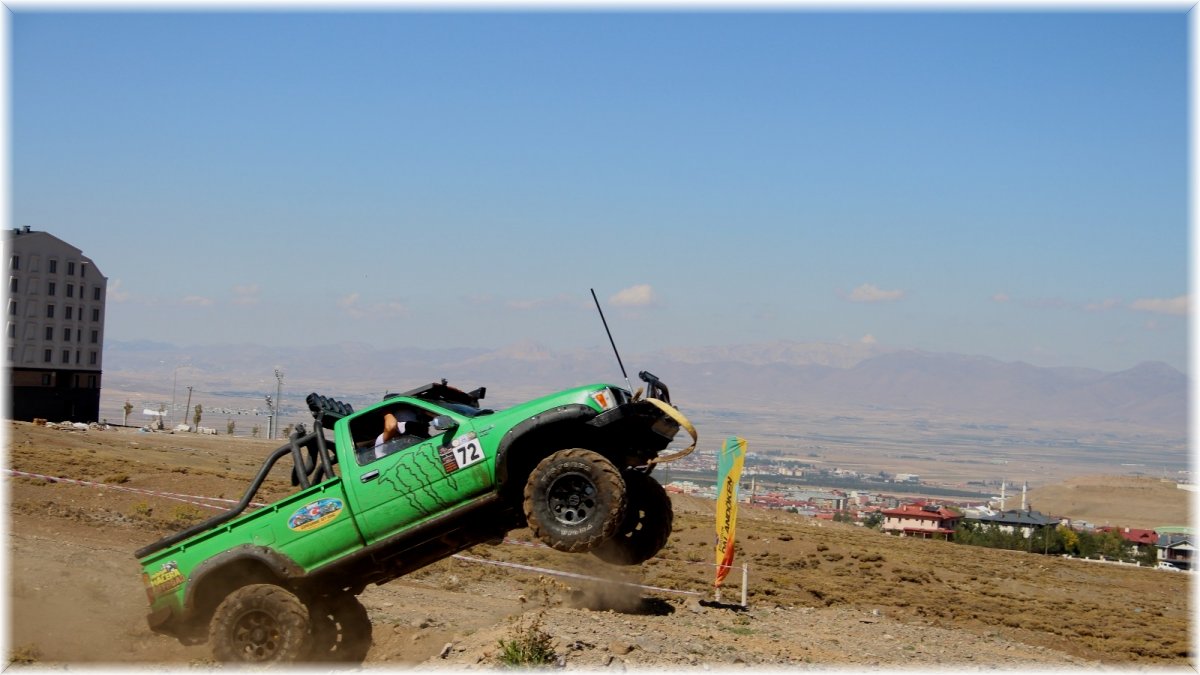 Off-road yarışları nefes kesti