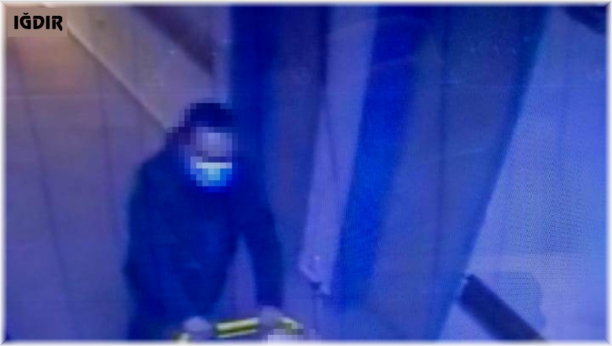 'Oğlunu arayacağım' diye kandırdığı yaşlı hastanın telefonunu çaldı