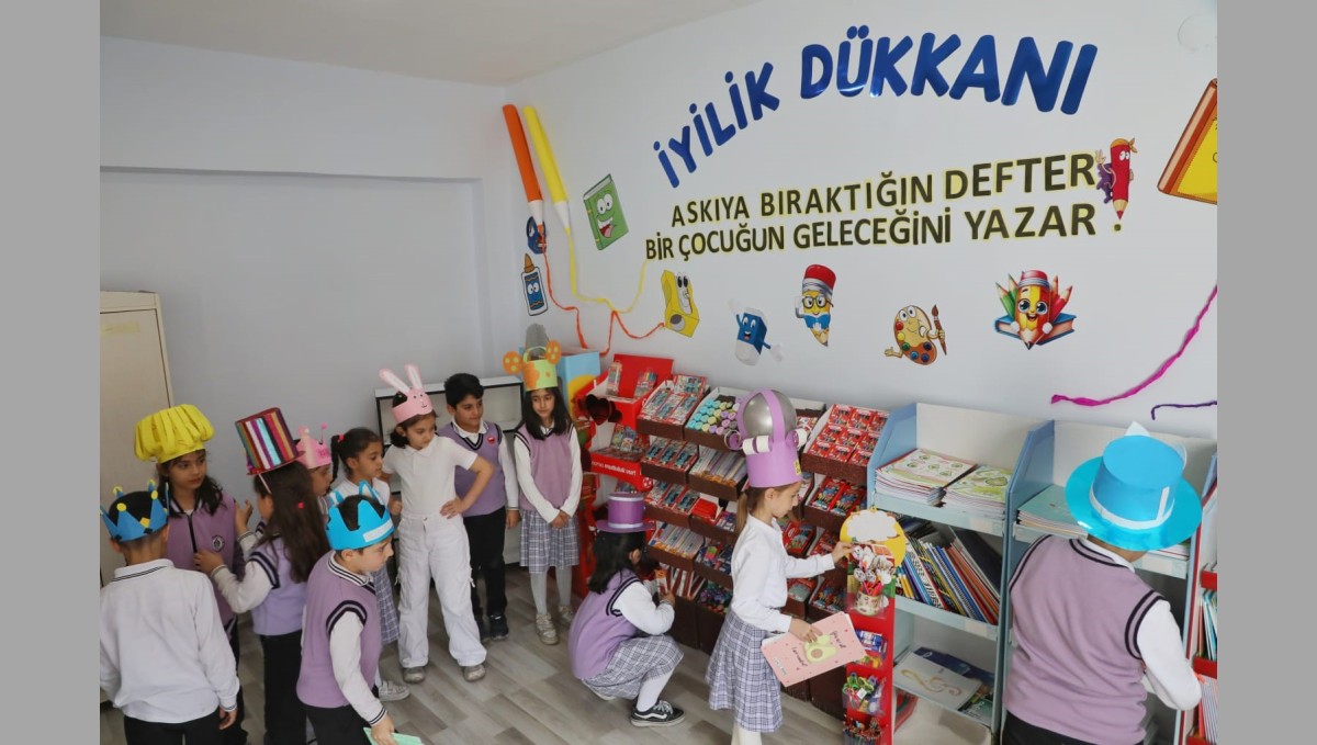 Öğrenciler Bırakıyor, İhtiyacı Olan Ücretsiz Alıyor: Ağrı'da İyilik Dükkânı