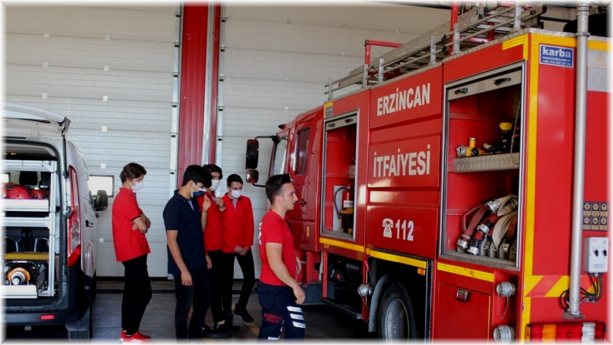Öğrenciler İtfaiye Müdürlüğünü gezdi