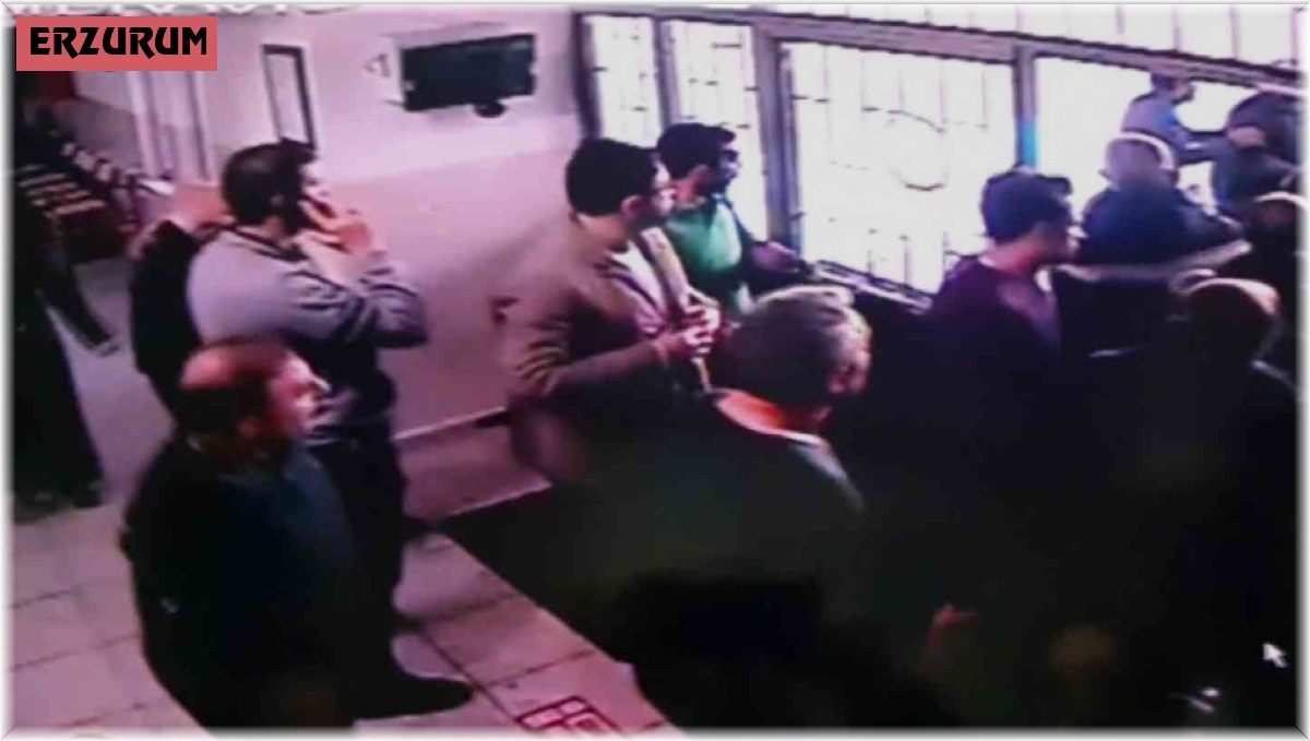 Öğrenciler kavga etti, veliler okul bastı