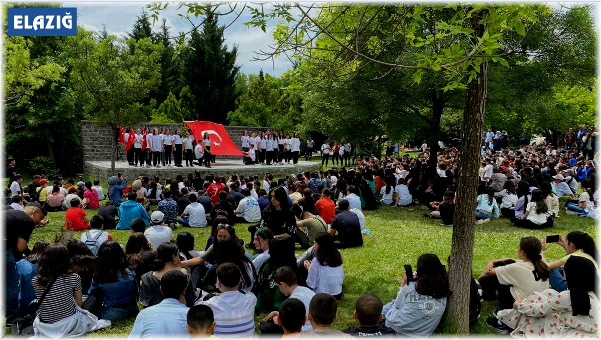 Öğrenciler LGS stresini Elazığ Hipodromunda attı