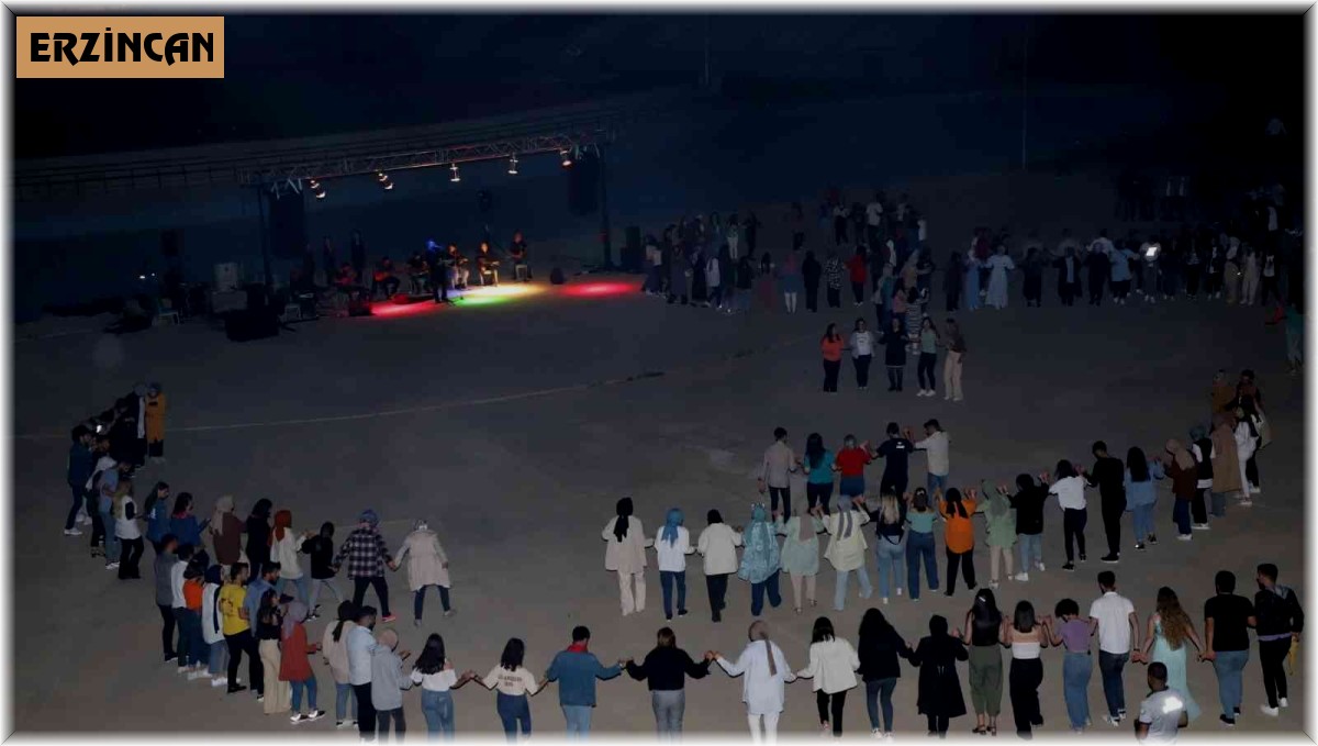 Öğrenciler sınav stresini halay çekerek attı