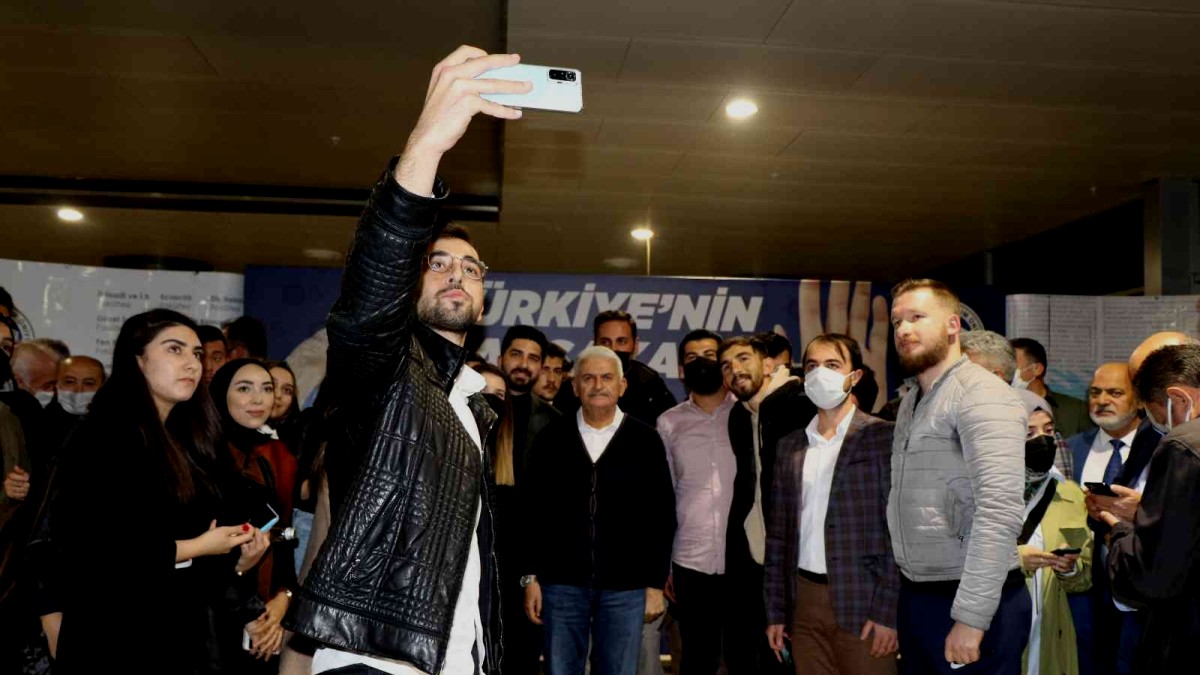 Öğrenciler sordu Yıldırım samimiyetle cevapladı