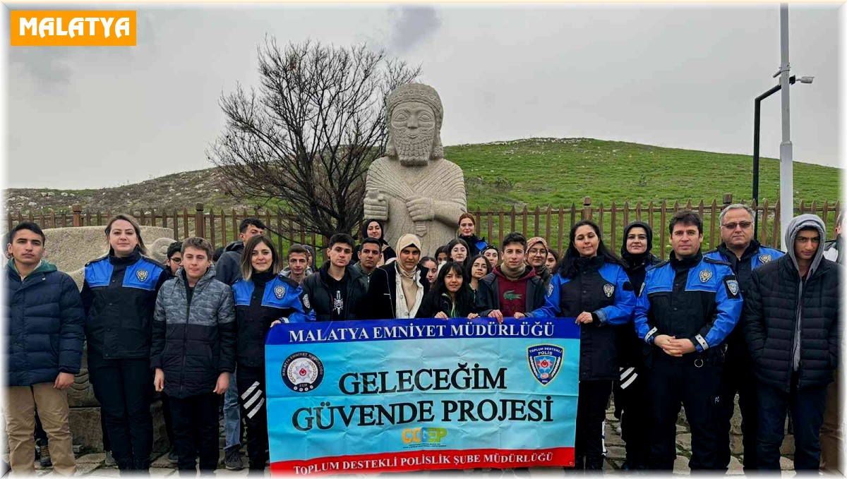 Öğrenciler tarihi yerleri gezdi