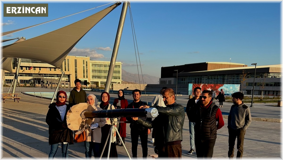Öğrenciler teleskopla gökyüzüne sanal yolculuk yaptı