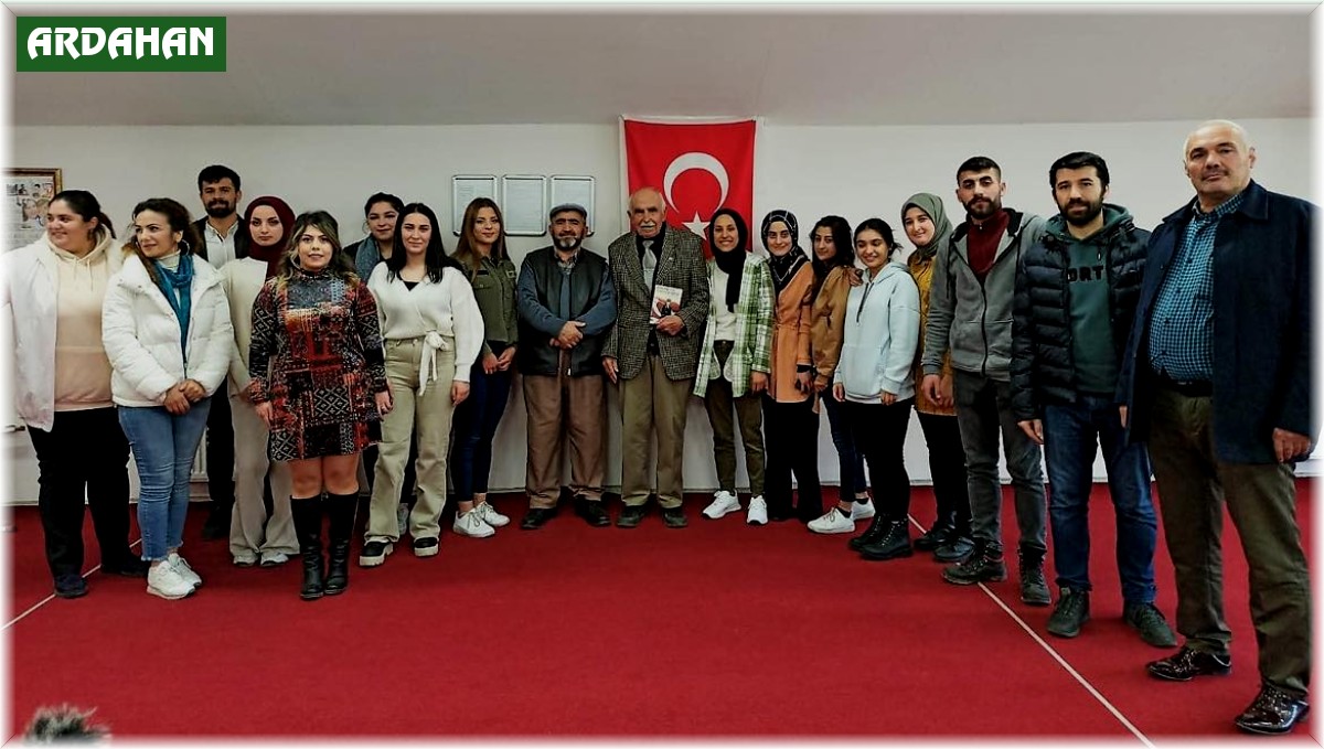 Öğrenciler, Türkiye'nin ilk ve tek sokak tipi huzur evini ziyaret etti