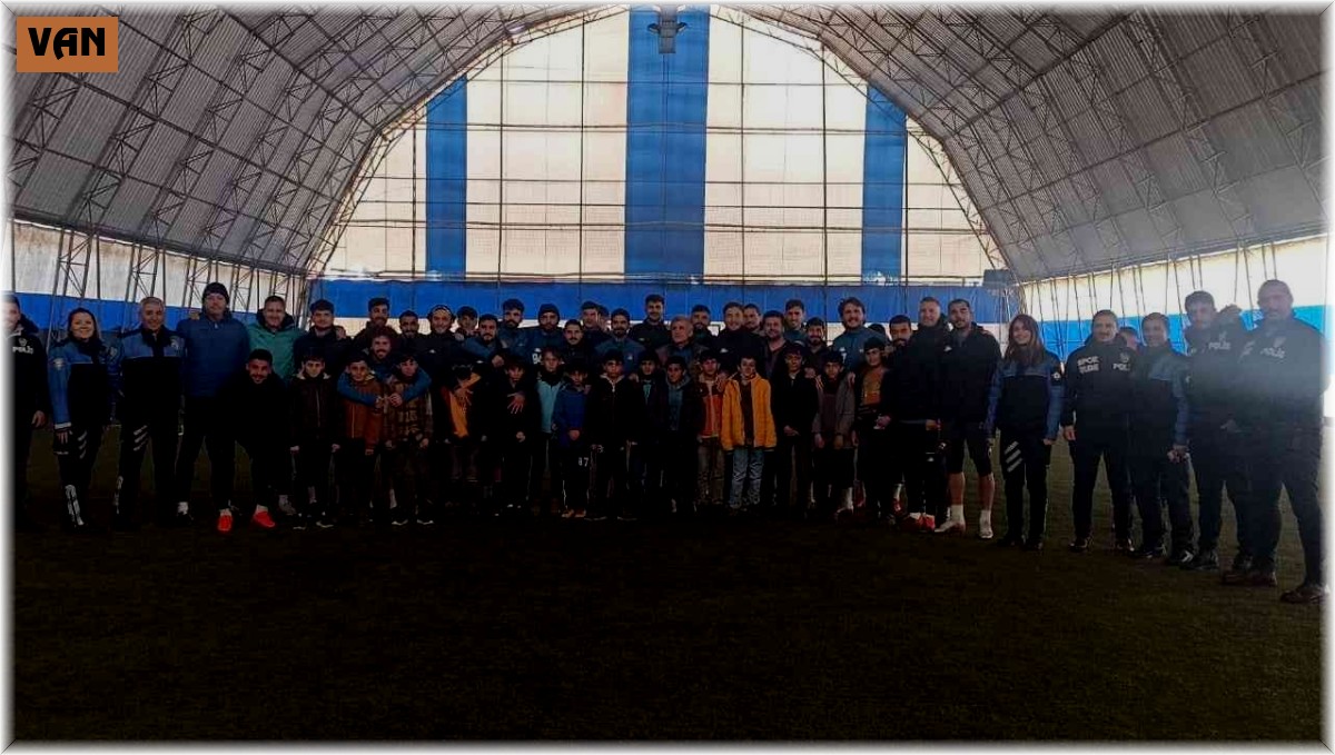 Öğrenciler Vanspor futbolcularıyla bir araya geldi