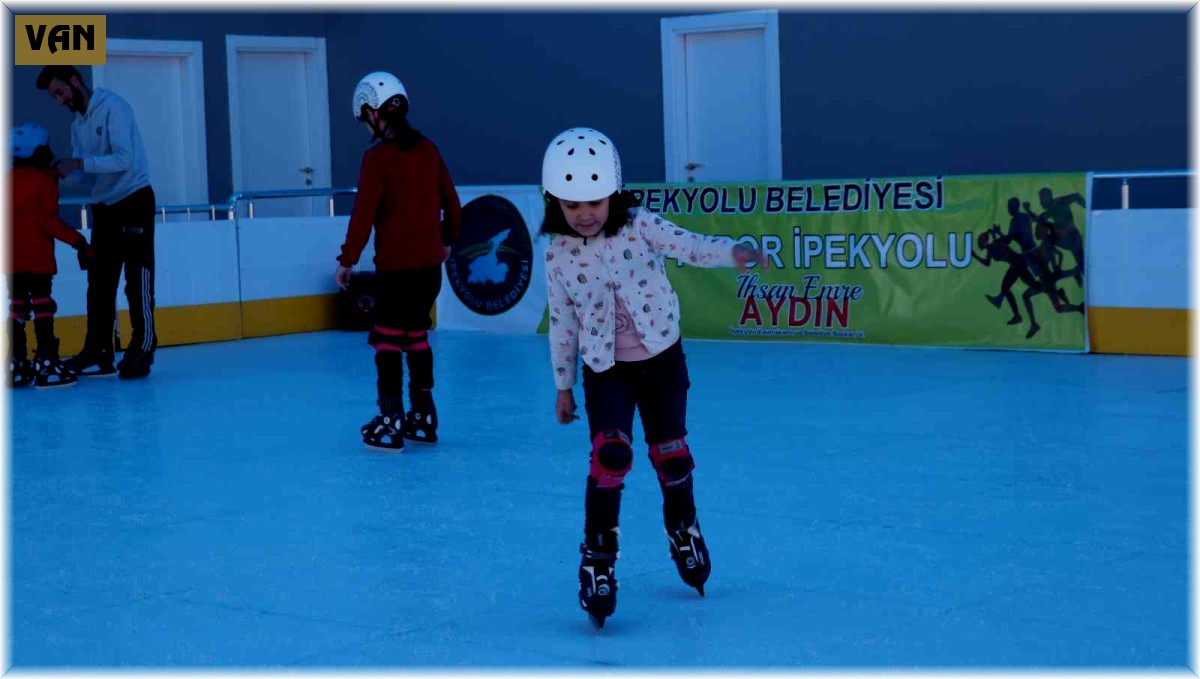 Öğrencilerden buz pistine yoğun ilgi