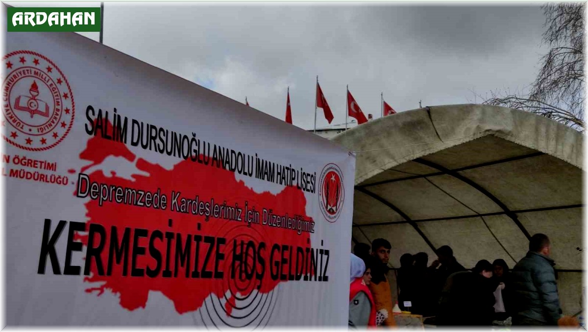 Öğrencilerden depremzedeler için yardım