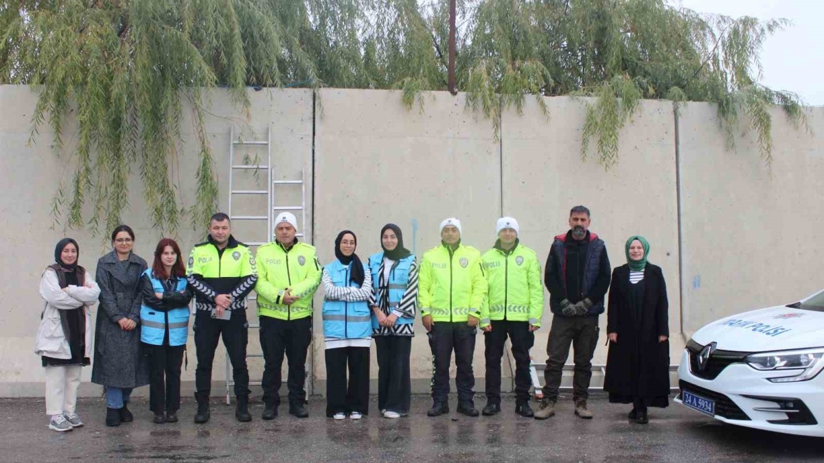 Öğrencilerden polislere destek ziyareti