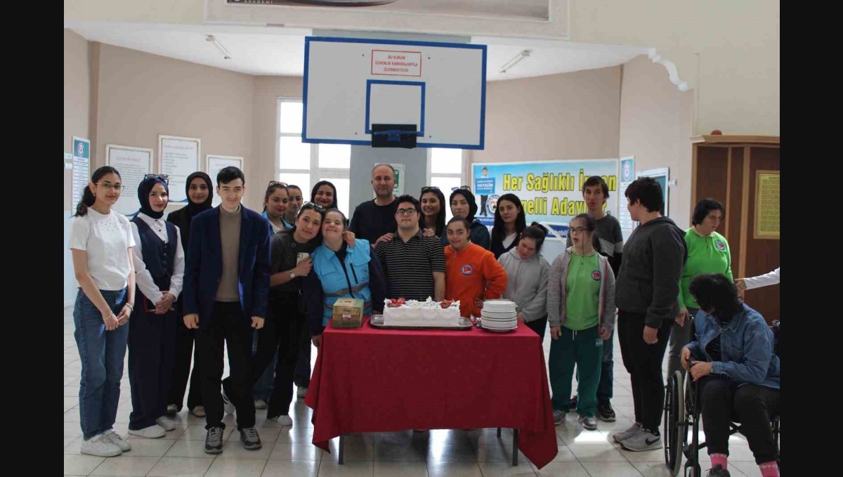 Öğrencilerden rehabilitasyon merkezine anlamlı ziyaret