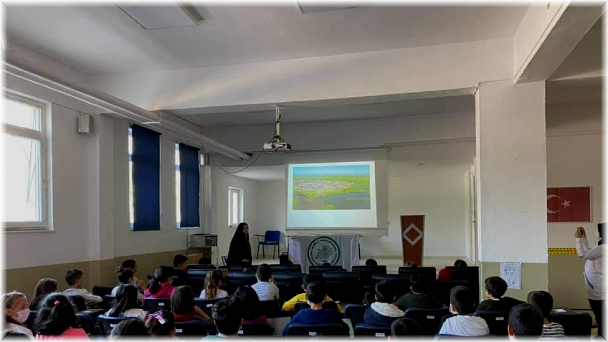 Öğrencilere biyoçeşitlilik ve yaban hayatı konularında eğitim düzenlendi