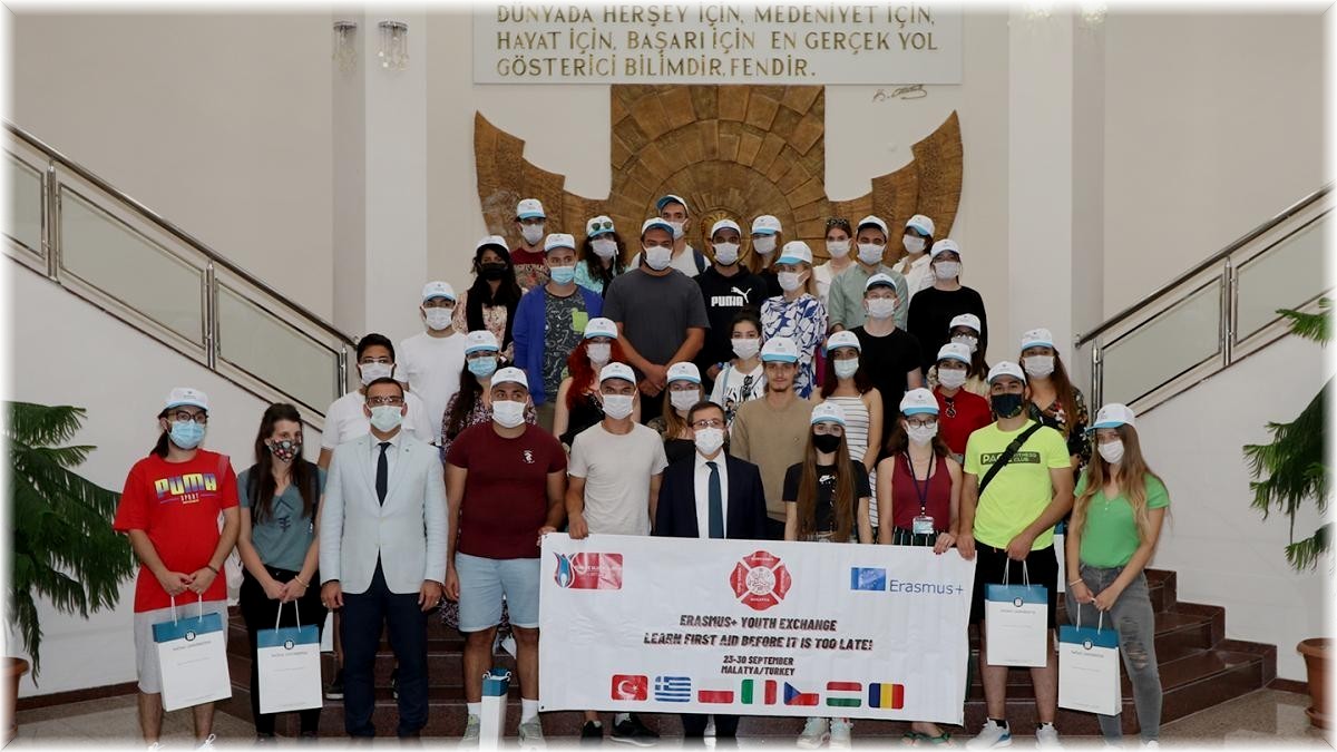 Öğrencilere deprem ilk yardım eğitimi