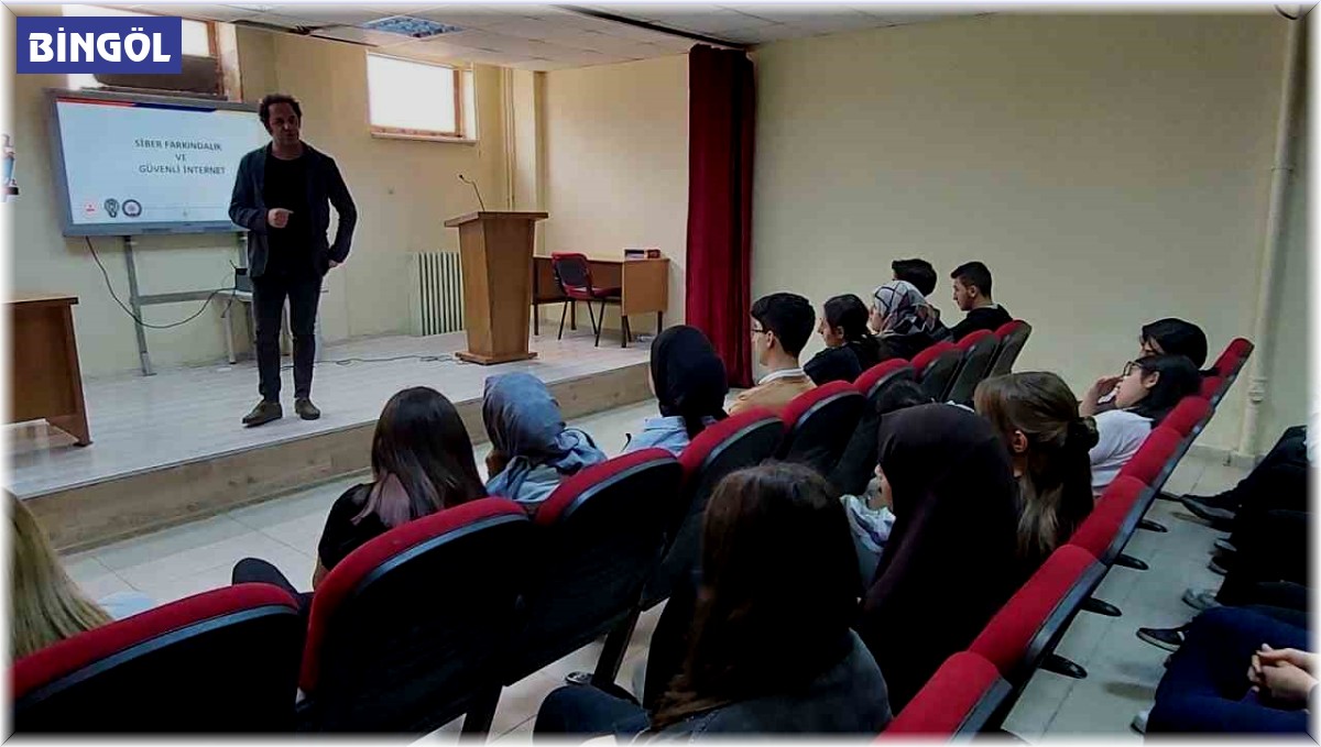 Öğrencilere siber suçlarla mücadele eğitimi verildi