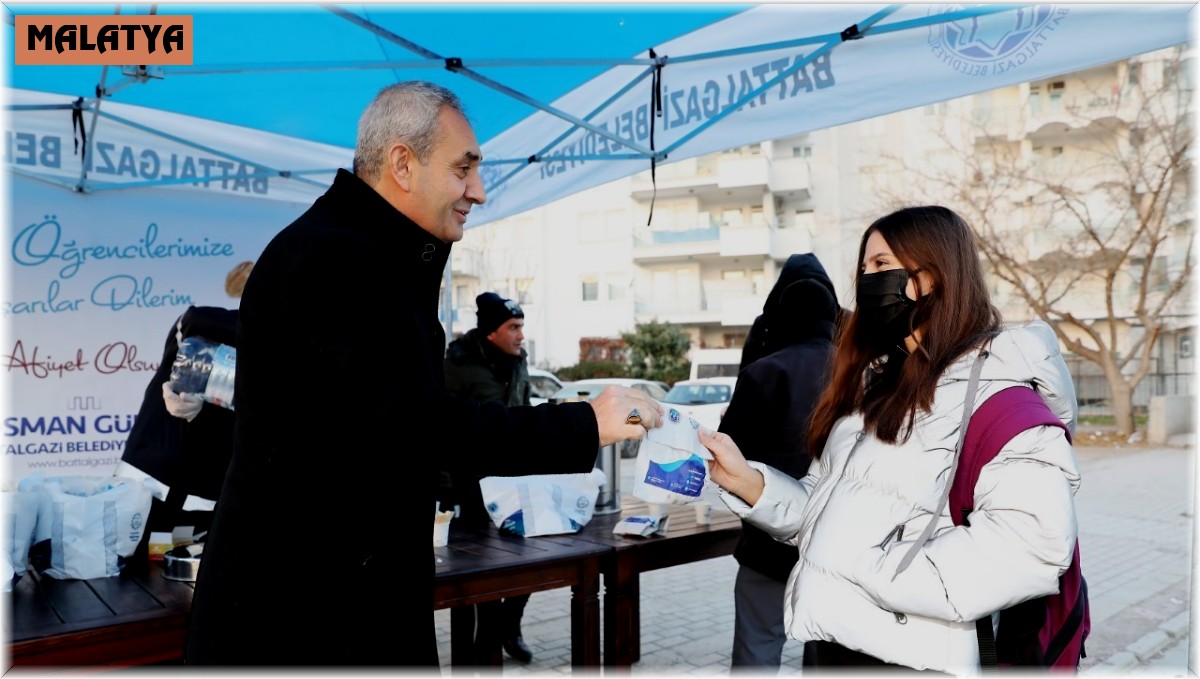 Öğrencilere sınav öncesi kahvaltı ikramı