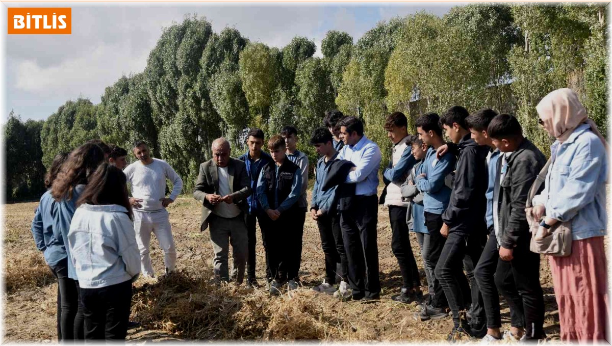Öğrencilere tarla ve işletmelerde uygulamalı eğitim
