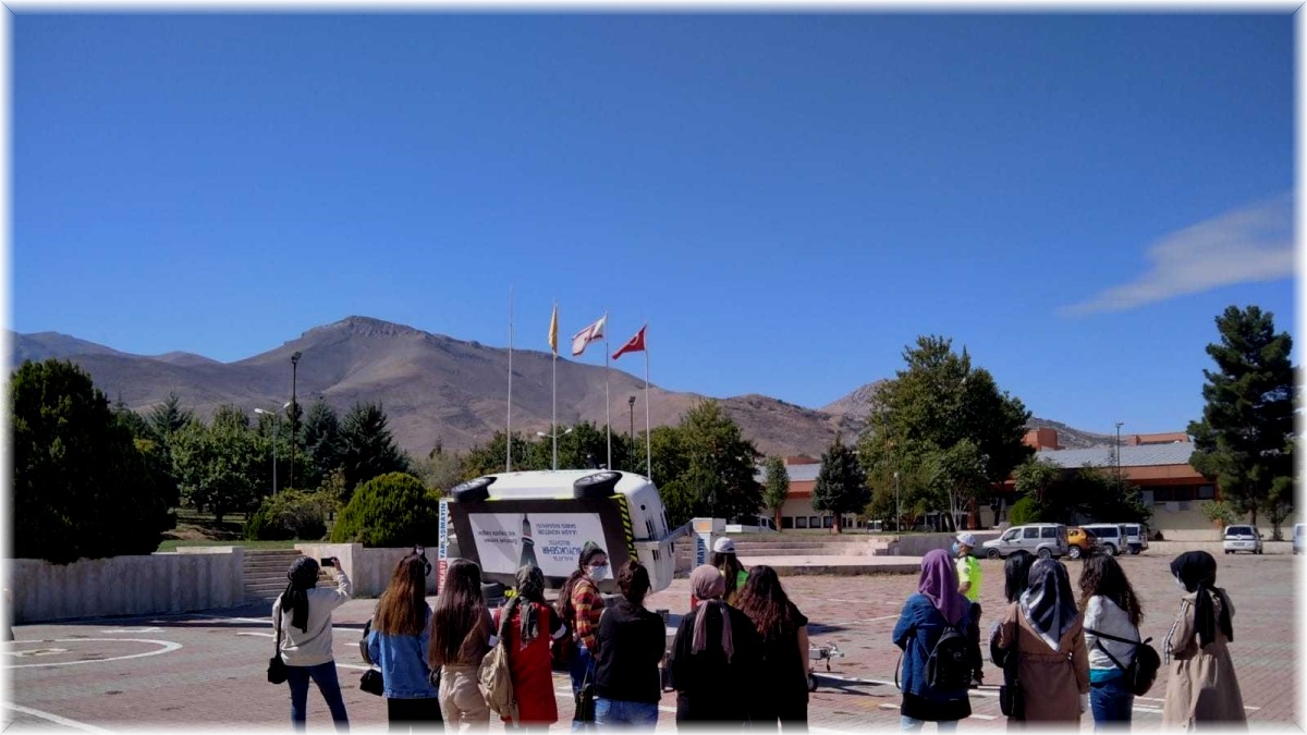 Öğrencilere trafik kuralları bilgilendirmesi