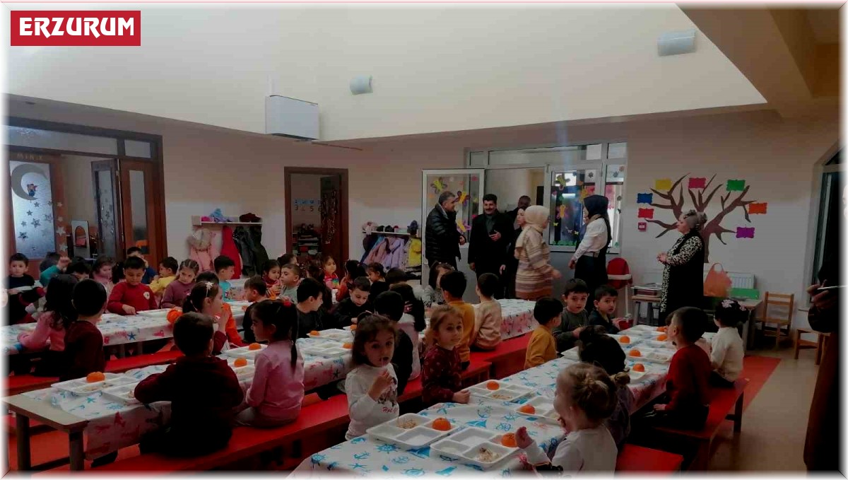 Öğrencilere ücretsiz yemek hizmeti