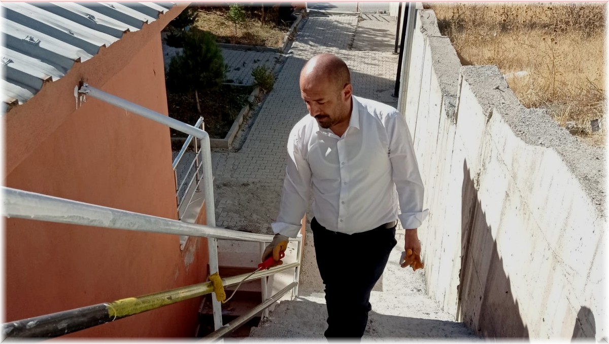 Öğrencilerin kullandığı merdivenler onarıldı