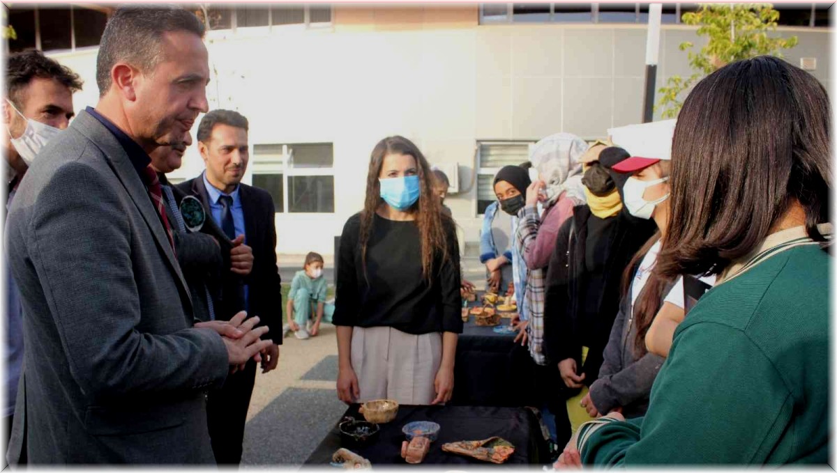 Öğrencilerin seramik çalışmaları sergilendi