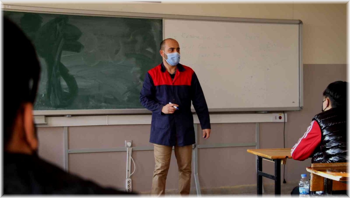 Öğrenim yıllarında dalga geçtiler, o yılmadan çalıştı hayalini kurduğu öğretmenlik mesleğini yapmaya başladı