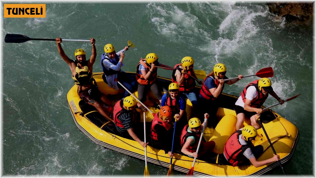 Öğretmen ve öğrenciler, Munzur Nehri'nde rafting heyecanı yaşadı