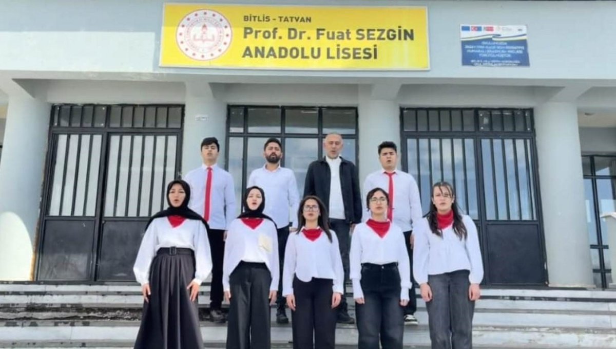 Öğretmen ve öğrencilerden anlamlı 'Çanakkale Zaferi' klibi
