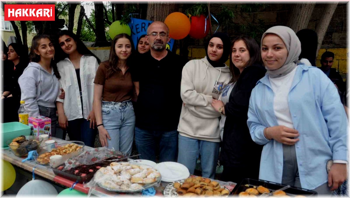 Öğretmen ve öğrencilerden bahar şenliği