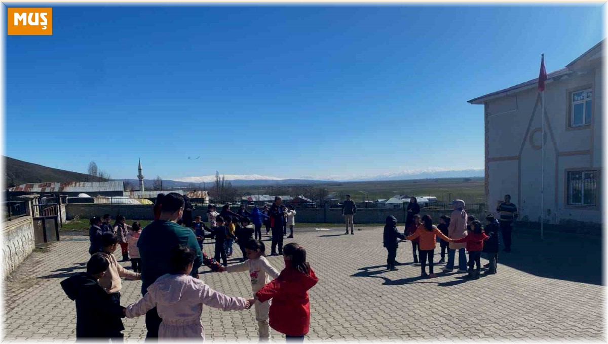 Öğretmen ve öğrencilere afet farkındalık eğitimi verildi