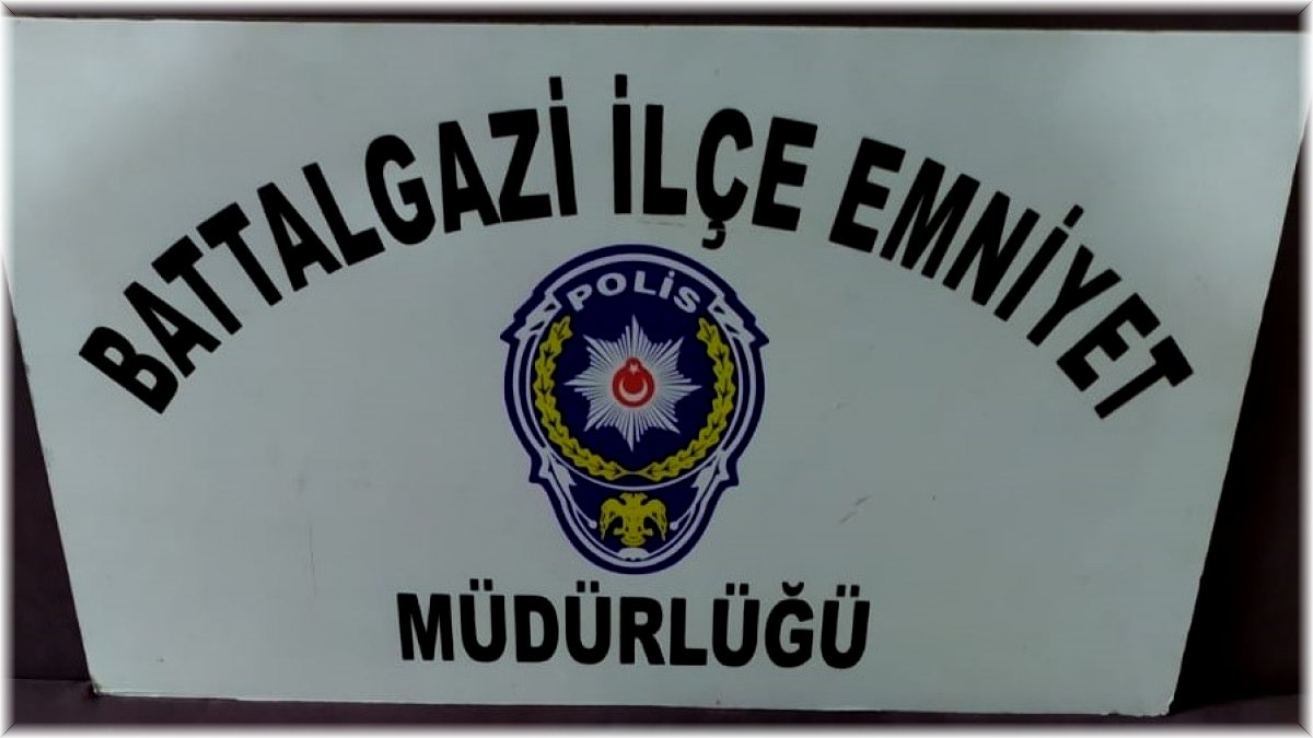 Öğretmenin eşyalarını çalan öğrenciler kameraya yakalandı